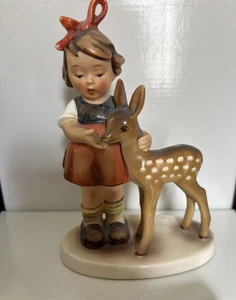 Niña M.J. Hummel vintage con ciervo 1947 # 136/1. Friends. - Imagen 1 de 6