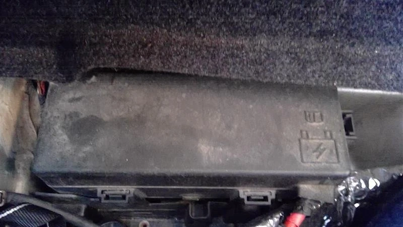 Caja de fusibles de cabina Dodge Challenger 16 Foto 1 de 1