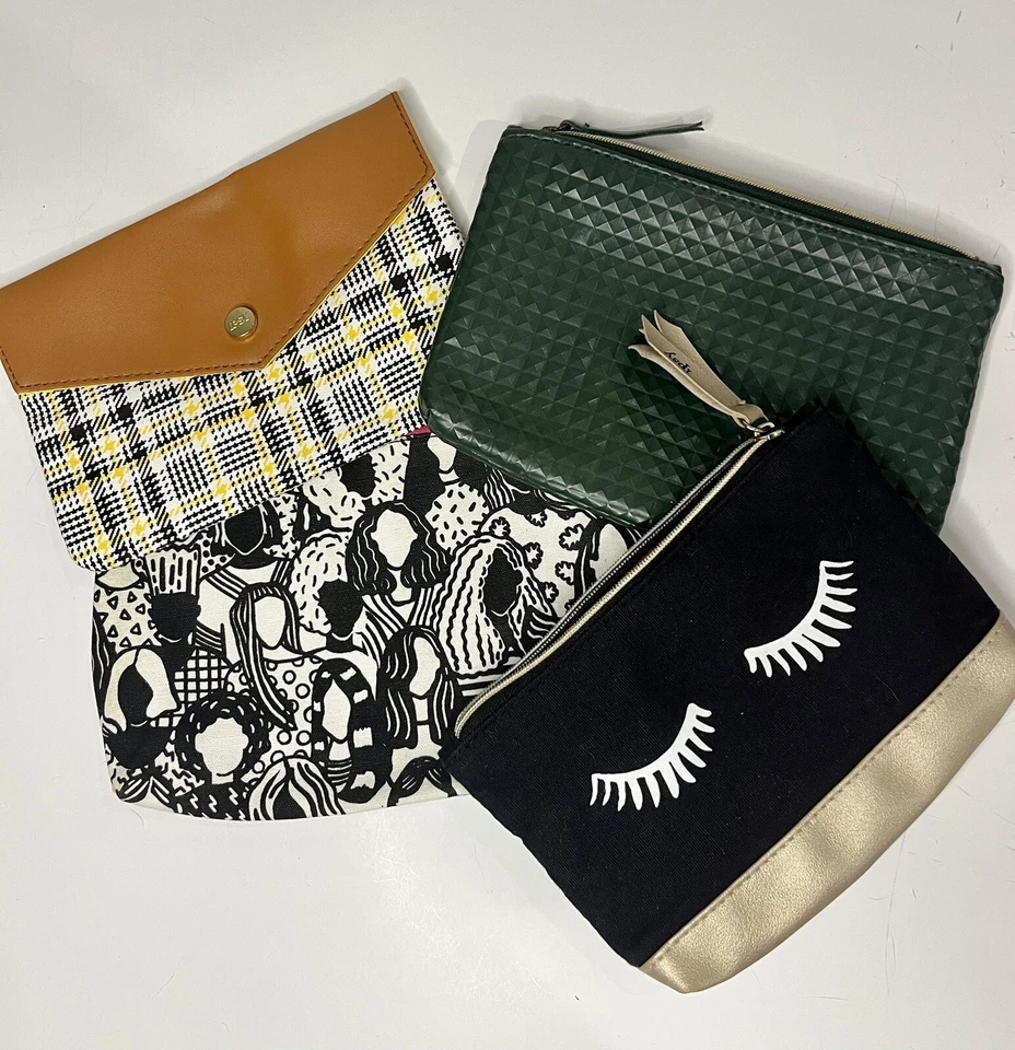 Conjunto de 4 bolsas de maquiagem IPSY - Xadrez amarelo/preto, textura verde, preto, preto/branco - Imagem 1 de 1