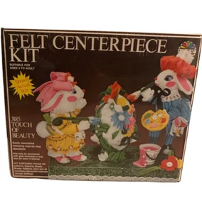 VINTAGE SEALED 1977 HOLIDAY No. 3185 TOUCH OF BEAUTY FILZ HERZSTÜCK SET - Bild 1 von 5