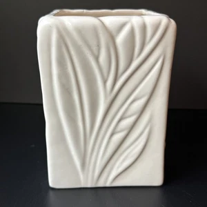 Vintage West Coast Pottery Vase White Leaf Art Deco California USA 5" Tall - Picture 1 of 9