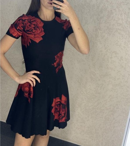 Abito Alexander McQueen nero rosso aderente e svasato orlo smerlato seta lana taglia Xs 2