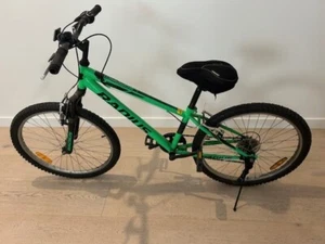 green boys mountain bike in excellent condition - Picture 1 of 1