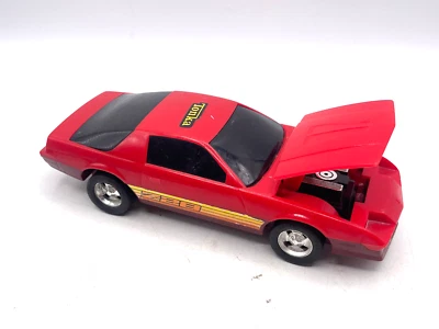 Ertl Rojo Años 80 Agitadores Z28 7" Motor Camaro Rumba Coche Fricción ¡REALMENTE TIEMBLA! Foto 1 de 4