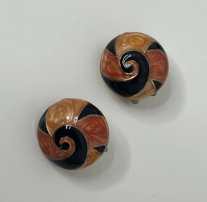 Vintage Enameled Clip-On Earrings Black & Peach Seashell Boho Artsy Whimsical - Bild 1 von 9