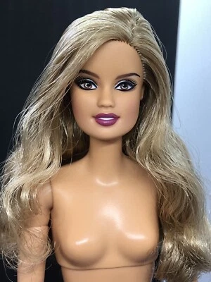 Muñecas del Mundo Argentina Muñeca Barbie Pasaporte Hecho Para Mover para ÚNICO Repintado Foto 1 de 4