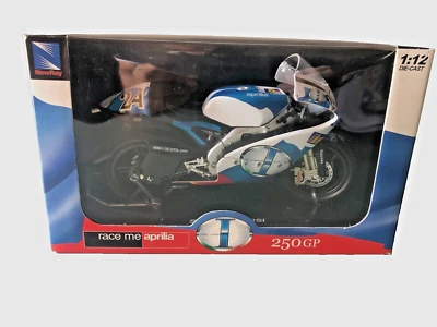 New Ray Race Me Aprilia 250 GP Simone Corsi, 1:12 #24 Art. 42403 - Immagine 1 di 4