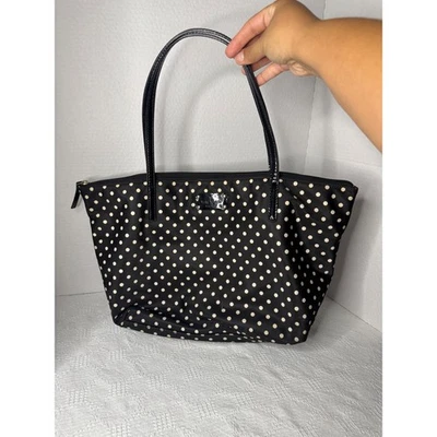 Bolso de hombro Kate Spade New York de nailon a lunares Foto 1 de 4