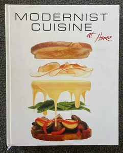 Modernist Cuisine at Home by Nathan Myhrvold, Maxime Bilet (2012 First Edition) - Foto 1 di 2
