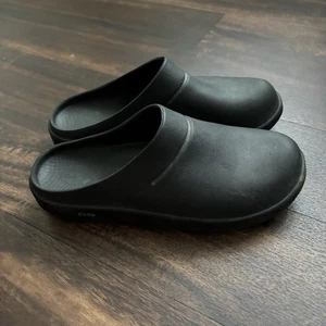 Zoccoli Oofos recupero zoccoli donna 12 uomo 10 slip on gomma nero comodi casual - Foto 1 di 9