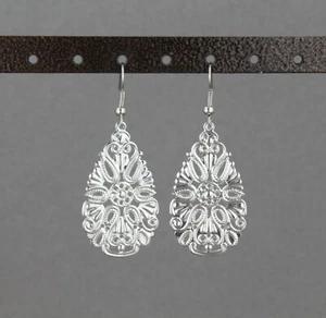 Pendientes lágrima plata recortados filigrana pergamino ovalado 2 1/8" largo ligero - Imagen 1 de 9