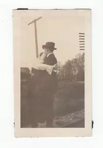 Vintage Photo 1900s Man and Woman Kissing Kiss Couple Love - Picture 1 of 2