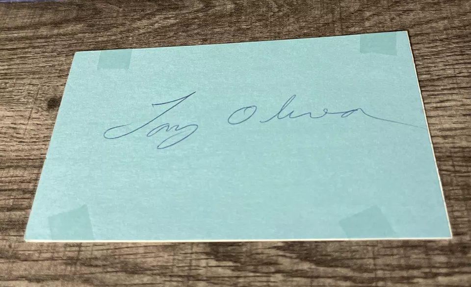 Tony Oliva autographed SIGNED index card  Minnesota Twins - Image 1 of 1