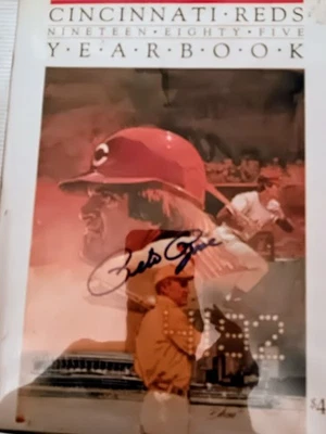 1985 Cincinnati Reds Yearbook Pete Rose  Autograph - Image 1 of 3