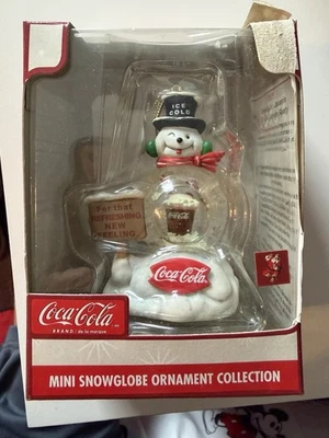 Mini muñeco de nieve de colección Coca Cola globo de nieve adorno de Navidad nuevo en caja ¡Raro! Foto 1 de 3