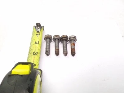 Pernos de montaje del buje trasero | Se adapta a Volkswagen Golf 2010-2020 / Jetta 2010-2014 Foto 1 de 4