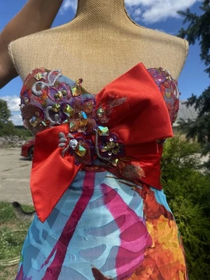 Vestido Tony Bowls Paris Raro Baile de graduación Estampado Floral Rojo Lazo Talla 6 Foto 1 de 4