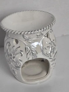 Yankee Candle Wax Warmer White With Silver Accents - Picture 1 of 3