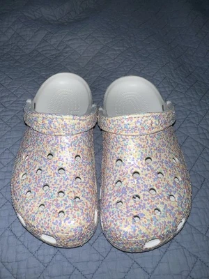 Zueco CROCS clásico brillo talla 8 Foto 1 de 4