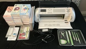 Cricut Expression CREX001 Konvolut: Maschine, Werkzeugset, Papier, 19 gebrauchte Patronen - Bild 1 von 21