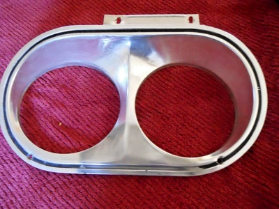 Bisel de faros Plymouth 1963 lado del pasajero. Sport Fury, Fury Belvedere, Savoy Foto 1 de 4