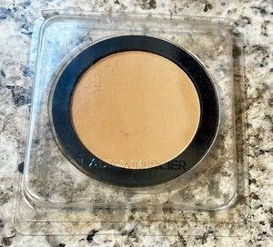 Laura Mercier Smooth Finish Foundation Powder 2N105 Refill - Picture 1 of 1