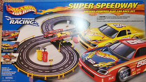 Hot Wheels NASCAR Racetrack Set with two HO Scale Slot Cars *GREAT RUNNERS*