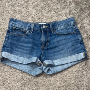 Old navy girls size 14 Blue Jean Shorts with Cuffed Hems - Picture 1 of 4