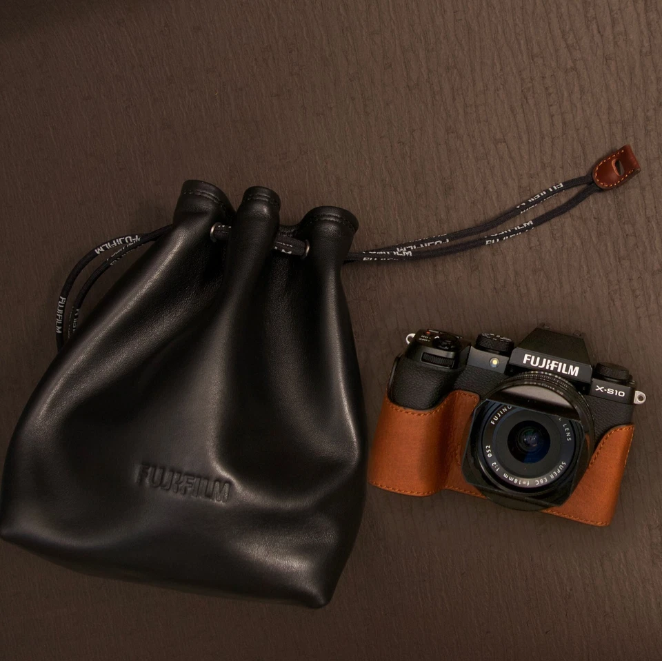Funda de cuero genuino hecha a mano para cámara para Fujifilm XT10/XT20/XT4/X100V Foto 1 de 4
