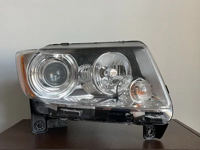 Jeep Grand Cherokee Headlight 2011 2012 2013 Xenon HID Right RH OEM Passenger - Image 1 of 4