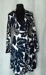 Diane von Furstenberg Wickelkleid Seide Gr. 0 blau weiß Blätterdruck V-Ausschnitt - Bild 1 von 9