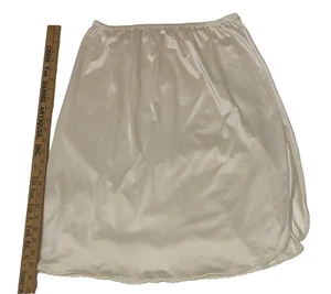 "Lencería de nailon vintage Vanity Fair medio deslizamiento con abertura mediana marfil crema beige 23""" - Imagen 1 de 6