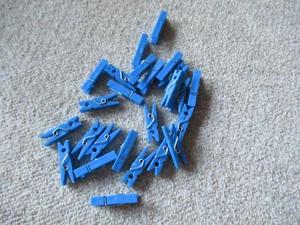24 Kunststoffklammern, 3,5 cm, blau, z.B. für Adventskalender, zum Basteln - Bild 1 von 1