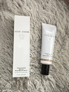 BOBBI BROWN Vitamin Enriched Skin Tint SPF 15 Pro-Vitamin D - GOLDEN 2 - 1.7 OZ - Picture 1 of 3