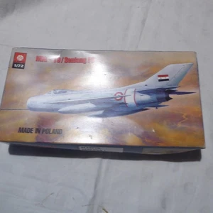 Plastyk S-110 1:72 MIG - 19 / Seniang F6 , komplett OVP (W166) - Bild 1 von 3