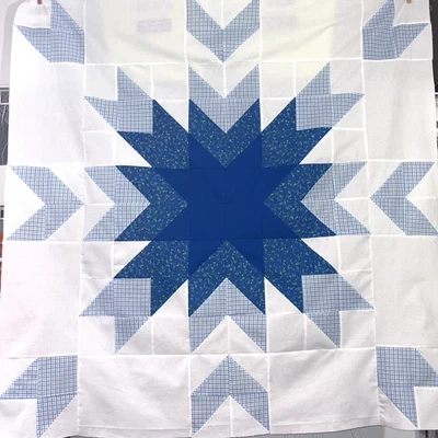 Top acolchado Star - azul y blanco - listo para terminar Foto 1 de 4