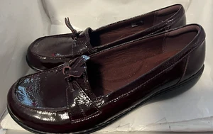 Clark's Ashland Bubble Damenschuhe burgunderrot Lackleder weich gepolstert 11XW - Bild 1 von 5