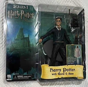 HARRY POTTER WITH WAND AND BASE FIGURE ORDER OF THE PHOENIX NECA SERIES 1 - Picture 1 of 2