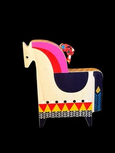 Sanna Annukka para tienda Nordstrom exhibición adorno de Navidad - caballo de madera - Imagen 1 de 8