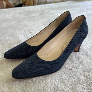 Salvatore Ferragamo Boutique Pumps Damen 6-1/2 B blau Wildleder Reptil strukturiert - Bild 1 von 10