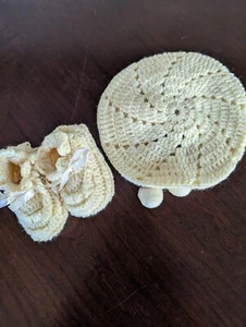 Handmade Crochet Baby Cap Hat With Matching Booties Spring Yellow New - Picture 1 of 9