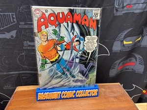 Aquaman #15 Edad de Plata DC COMICS Aqualad Sea Queens Bajo Grado - Imagen 1 de 9