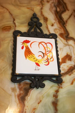 VINTAGE PORCELAIN  ROOSTER FRAMED ON WROUGHT IRON WALL  HANGING MADE IN JAPAN Cover