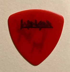 WINGER KIP WINGER VINTAGE 1980ER GROSS ROT DOPPELSEITIG KLASSISCHES LOGO BASS PICK - Bild 1 von 2
