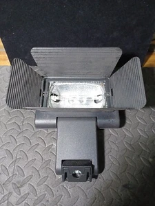Faro alogeno 230 Watt ip44 230v Con Regolatore Di Fascio Luminoso Laterale. - Foto 1 di 2