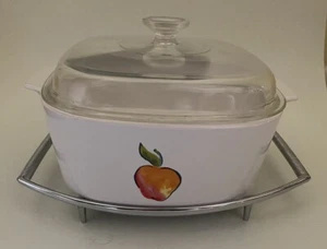 Vintage Corning Ware 5 Quart Obstkorb Apfel A-5-B Pyrex gewölbter Deckel Metalluntersetzer - Bild 1 von 20