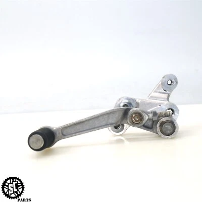 06 07 PEDAL DE CAMBIO TRASERO IZQUIERDO SUZUKI GSXR 600 Foto 1 de 4