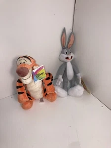 2019 DISNEY'S BUGS BUNNY & TIGGER PLUSHIES - Picture 1 of 4