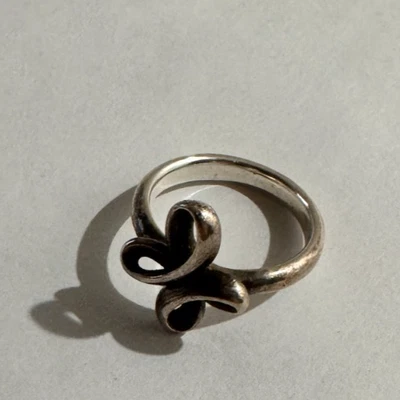 Anel cruzado James Avery Eternal Ribbon tamanho 6.5- precisa de limpeza - Imagem 1 de 4