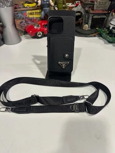 Coque Prada iPhone 16 Pro Max cuir noir occasion en bon état - Photo 1 sur 7